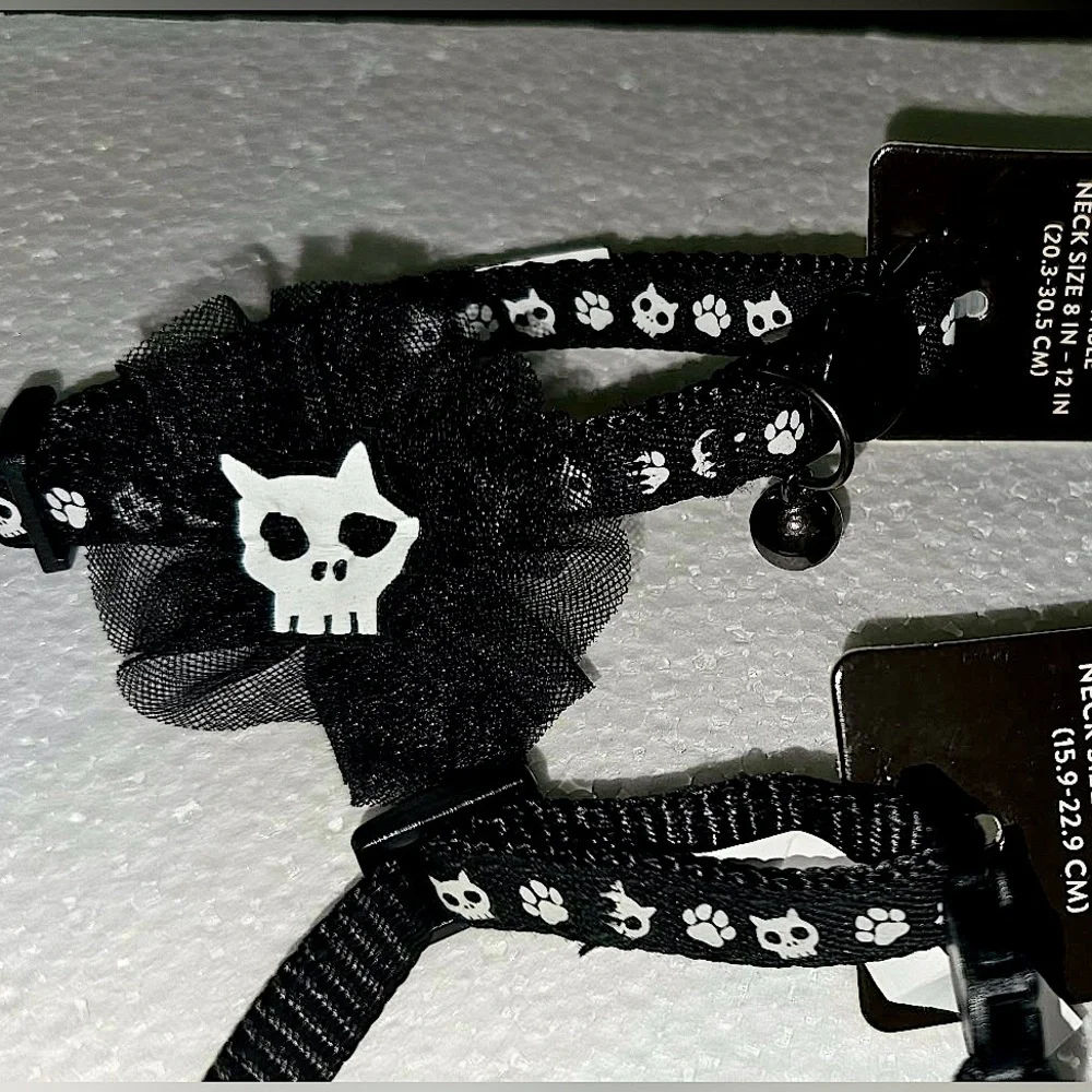 Thrills & Chills Cat/Kitten Skulls w/Bow Collar